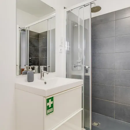 Yellow Rose By Ah Lägenhet