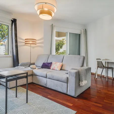 Yellow Rose By Ah Lägenhet